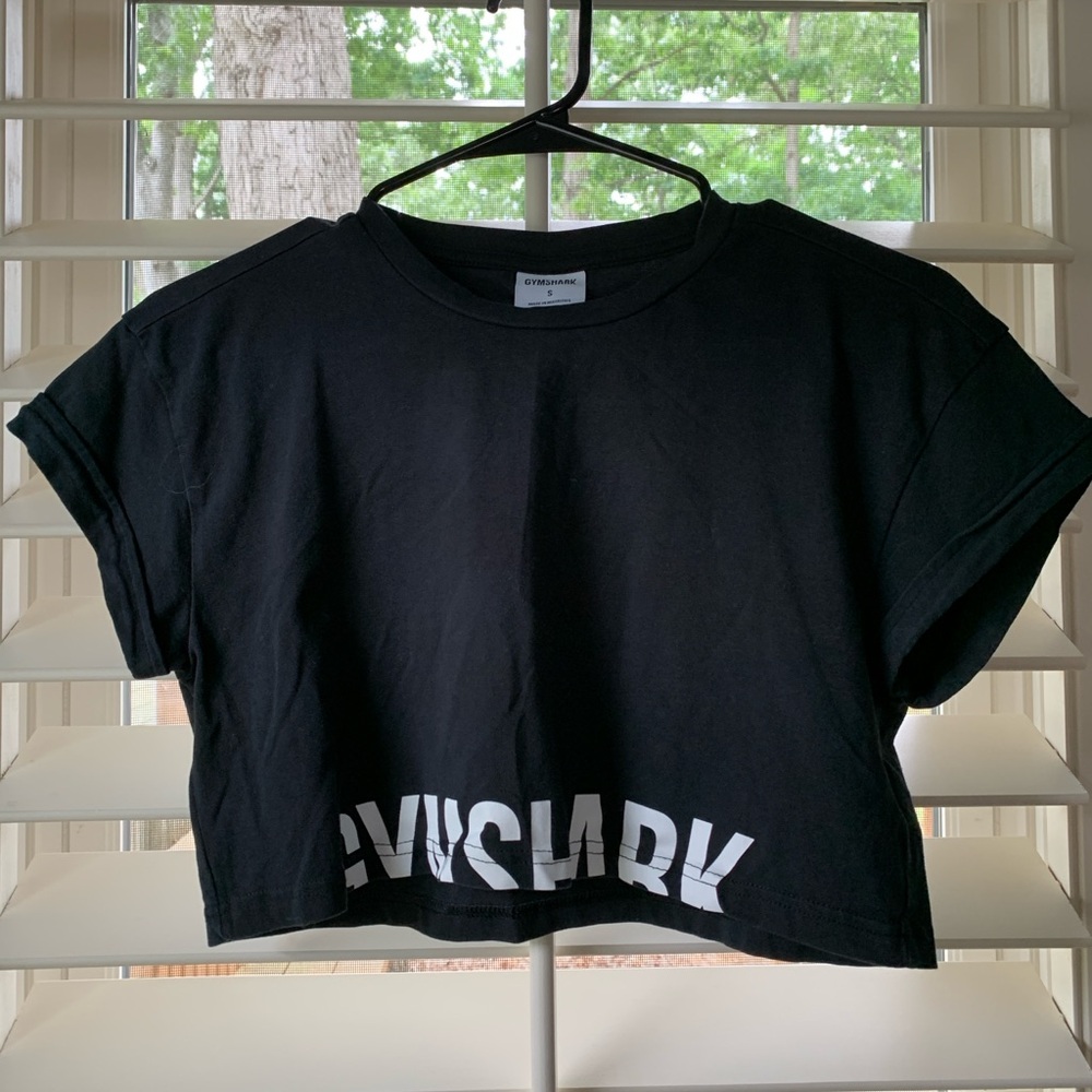 Black Cropped Gymshark Tshirt